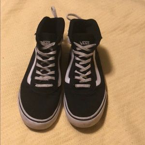 High top vans in black price is negotiable🔆😊